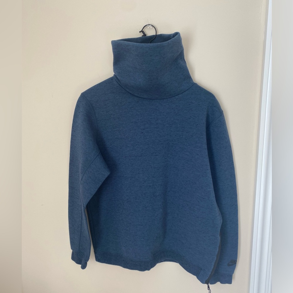 Women’s Nike Tech Fleece Turtleneck Sweatshirt, Large